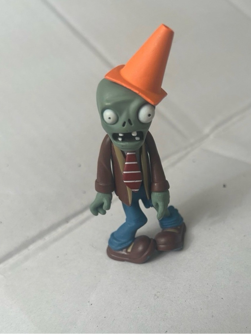Jazwares Plants vs Zombies BUSINESSMAN Figure